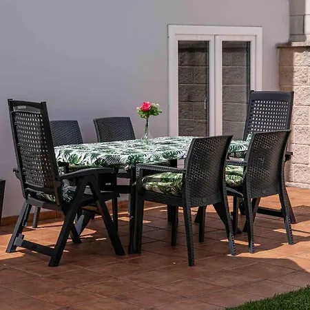 Holiday home Alola Lousame